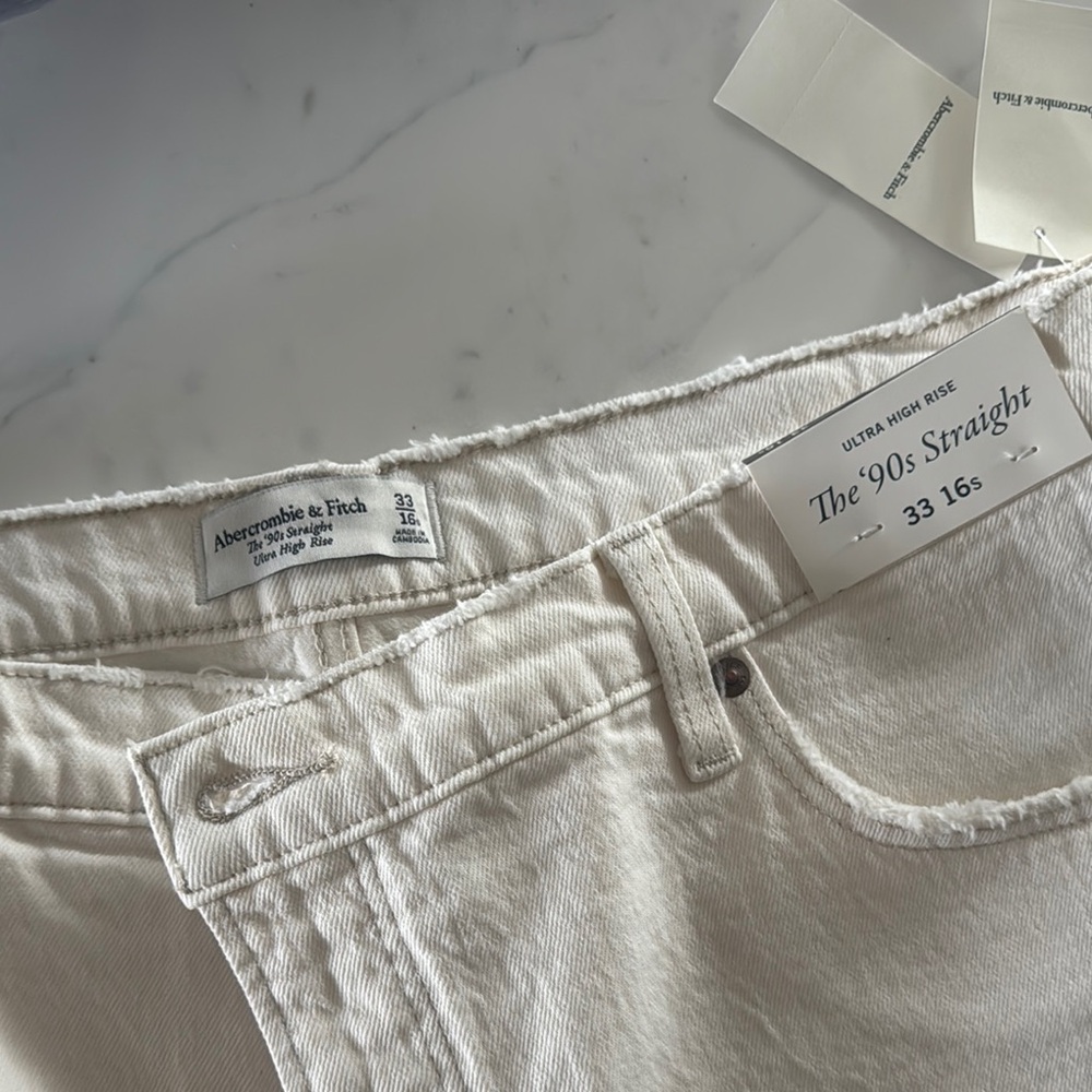 Abercrombie & Fitch White High Rise Jeans “The 90s Straight size 33/16Short